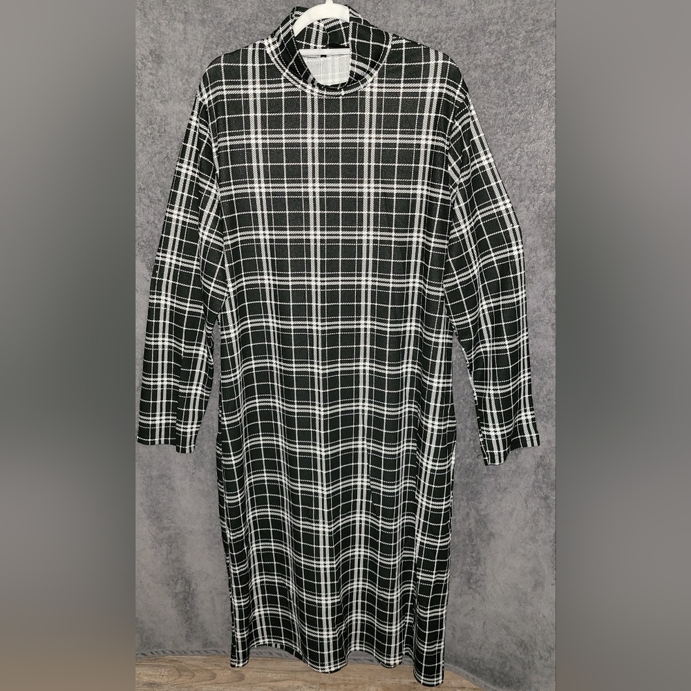 NEW Plus Size Mock Neck midi dress.